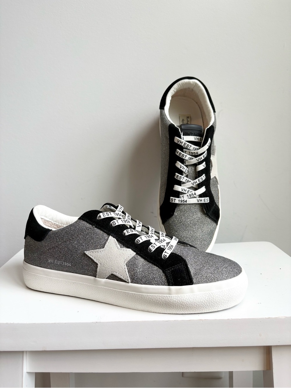 Vintage Havana sneakers silver glitter star black size 10 like new